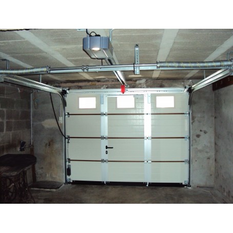 Motorisation d'une porte de garage sectionnelle plafond