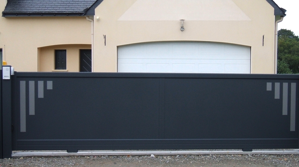 Portail ALU avec panneau lisse et décor personnalisé