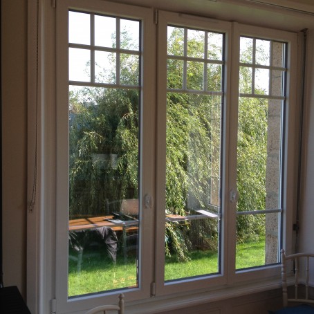Fenêtre en PVC crémone décorative