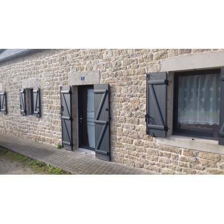 Volets battants aluminium à lames verticales barres et écharpes Z