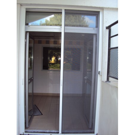Moustiquaire sur porte-fenêtre