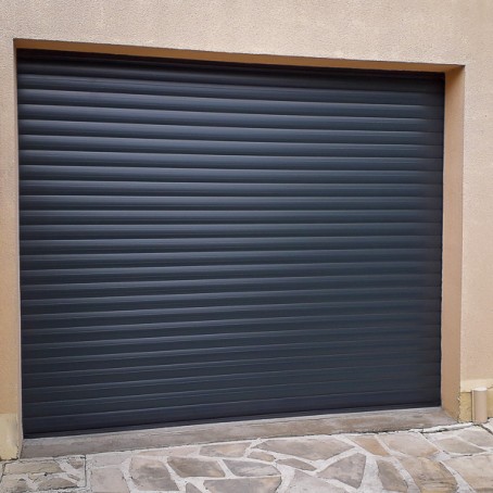 Porte de garage enroulable motorisée