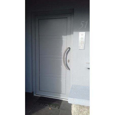 Porte d'entrée en PVC avec panneau décoratif plein de couleur gris argent
