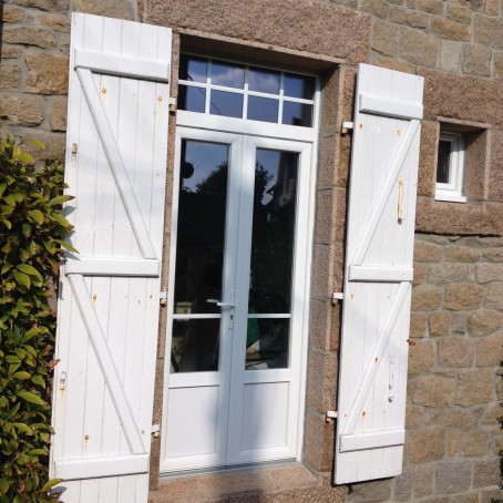 Porte-fenêtre 2 vantaux en PVC de couleur blanche