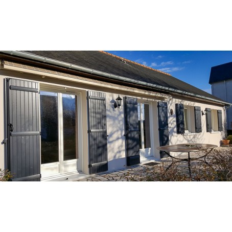 Volet battant PVC lames verticales pour porte-fenêtre