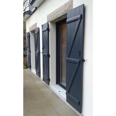 Volets battants aluminium à barres et écharpes en z gris anthracite