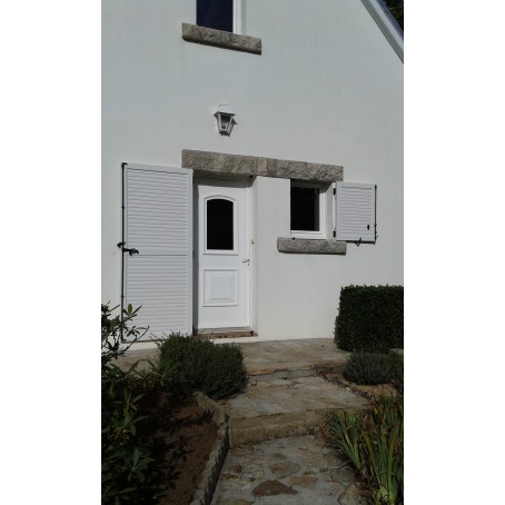Volets battants lames persiennées 1 vantail porte-d'entrée et fenêtre fermeture par espagnolette